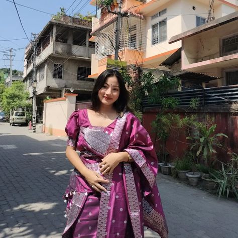 Nepali Traditional Dress Women, Nepali Dress Aesthetic, Bodo Girls In Dokhona, Garo Traditional Dress, Dokhona Dress, Bodo Traditional Dress, Dokhona Aesthetic, Nepali Dress Traditional, Nepali Traditional Dress