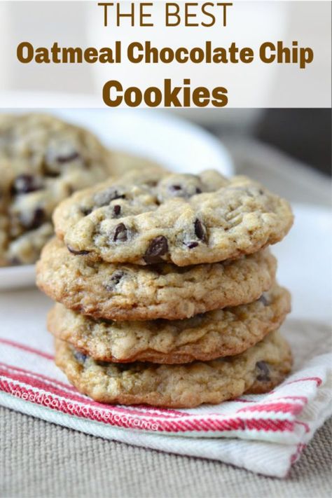 The best oatmeal chocolate chip cookies - An easy recipe for old fashioned oatmeal cookies with rolled oats and chocolate chips. Made in one bowl for easy clean up and perfect for holiday cookie exchanges! #cookies #oatmealcookie #desserts #holidaybaking Best Oatmeal Chocolate Chip Cookies, Oats And Chocolate, Old Fashioned Oatmeal Cookies, The Best Oatmeal, Oatmeal Chocolate Chip Cookie Recipe, Old Fashioned Oatmeal, Bolo Fit, Holiday Cookie Exchange, Oatmeal Chocolate Chip