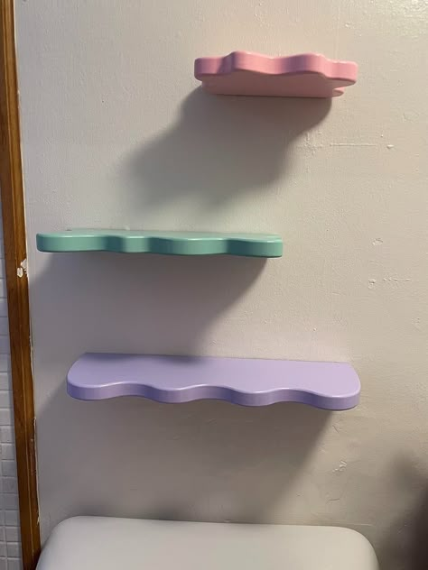 Fun Wall Shelves, Wavy Floating Shelves, Squiggle Shelves, Squiggle Shelf, Fun Shelves, Wavy Shelves, Danish Room Decor, Aesthetic Shelves, Squiggle Wall