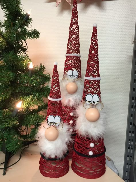 Easy Christmas Decorations, Easy Christmas Crafts, Christmas Gnomes, Holiday Crafts Christmas, Christmas Ornament Crafts, Christmas Crafts Decorations, Christmas Decorations To Make, Xmas Crafts, Homemade Christmas