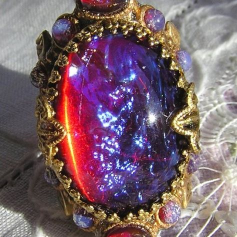 I absolutely love my birthstone especially fire opal, dragons breath opal, Ethiopian opal, and the regular opal.this one is the dragons breath opal Dragon Fire Opal, Dragons Breath Fire Opal, Dragons Breath Opal, Dragon Base, Interesting Objects, Eye Gems, Exotic Jewelry, Mystical Jewelry, Dragons Breath