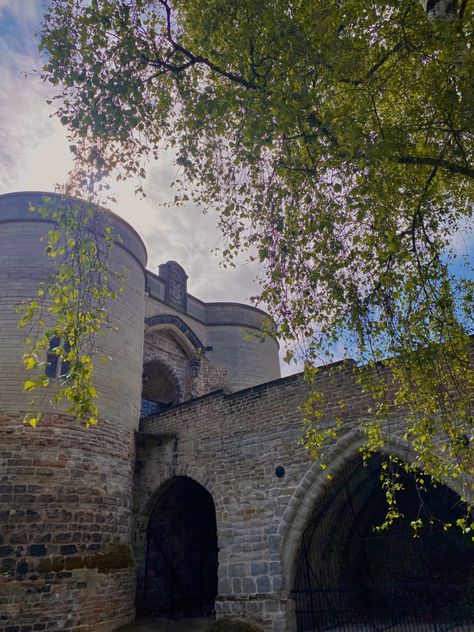 #castle #nottingham #uk #travel #traveling #traveldestination #aesthetic #snapchatideas #instastoryideas Nottingham University Aesthetic, Nottingham Aesthetic, Nottingham Castle, Uk Cities, Nottingham City, Nottingham Uk, Passport Pictures, Streamer Dr, Uk City