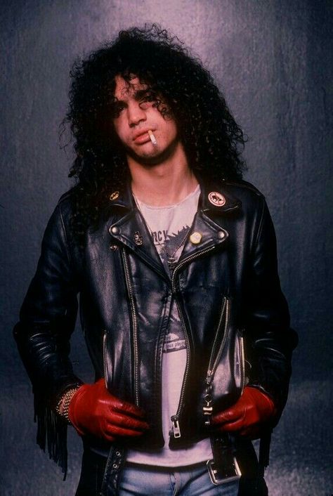 SLASH IS THE TYPE OF BOYFRIEND... - cap70 - Wattpad Saul Hudson, Rock And Roll Fashion, Sweet Child O' Mine, Types Of Boyfriends, Duff Mckagan, Look Rock, Axl Rose, Welcome To The Jungle, I'm With The Band