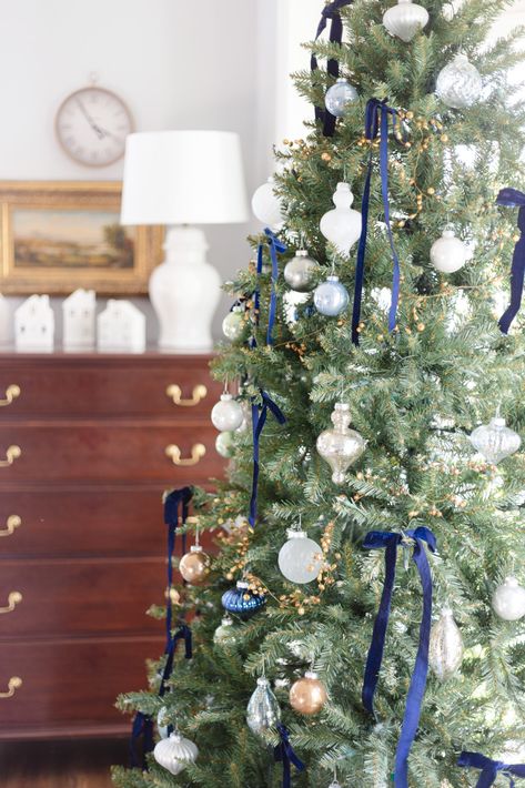 Christmas Tree With Blue Ribbon, Christmas Tree Astethic, Velvet Ribbon Bows On Christmas Tree, Blue Christmas Tree Decorations Ideas, Velvet Bows Tree, Christmas Tree With Velvet Ribbon, Velvet Bow Tree Topper, Velvet Ribbon On Christmas Tree, Velvet Bows On Christmas Tree