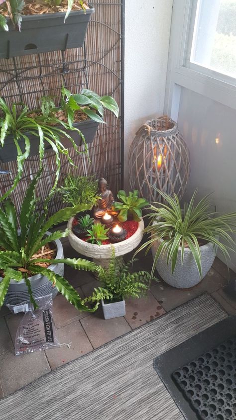 Zen Balcony Ideas, Jardin Zen Interior, Klein Balkon Decor, Indoor Zen Garden, Buddha Home Decor, Mini Zen Garden, Indoor Plant Wall, Home Decor Wallpaper, Buddha Garden