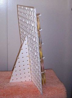 Diy Jewellery Display Stand, Display Pegboard, Diy Peg Board, Paparazzi Display, Pegboard Ideas, Jewerly Display, Craft Displays, Paparazzi Jewelry Displays, Peg Boards