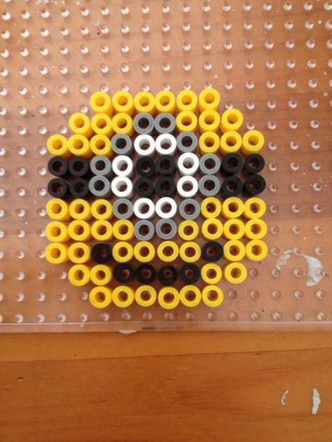 Minion Perler Bead Patterns, Hamahelmi Ideas, Perler Bead Designs, Melt Beads Patterns, Hamma Beads Ideas, Easy Perler Bead Patterns, Melty Bead Patterns, Pearl Beads Pattern, Easy Perler Beads Ideas