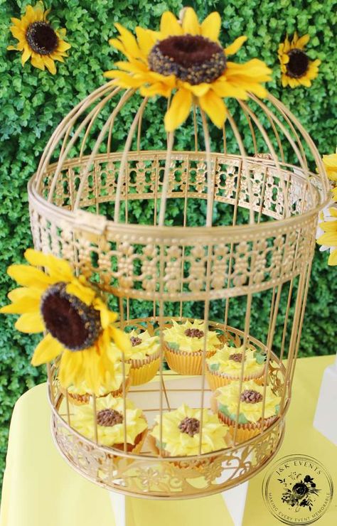 Sunflower Gender Reveal, Gender Reveal Party Ideas, Reveal Party Ideas, Gender Reveal Baby Shower Themes, Bee Gender Reveal, Shower Balloons, Gender Reveal Ideas, Baby Reveal Party, Sunflower Photo