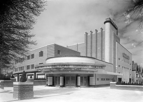 Odeon Cinema at Colwyn Bay, Wales 1930s Art Deco Theater, Cinema Architecture, Art Deco Pictures, Odeon Cinemas, Colwyn Bay, Sutton Coldfield, Streamline Moderne, Cinema Art, Art Deco Buildings