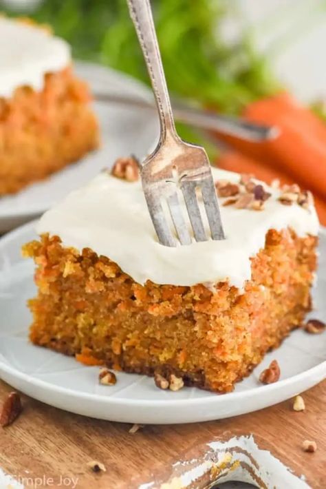 This easy Carrot Cake recipe is moist, full of great spices and flavors, and topped with the best cream cheese frosting and chopped pecans, making it an irresistible homemade cake. If you are looking for the perfect carrot cake recipe from scratch, this is it! Carrot Cake Recipe From Scratch, Carrot Cake Bars Recipe, Carrot Cake Bars, Carrot Cake Recipe Easy, Banana Muffins Easy, Homemade Carrot Cake, Moist Carrot Cakes, Easy Carrot Cake, Best Carrot Cake