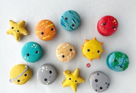 Space Clay Art, Polymer Clay Planets, Space Clay Ideas, Clay Planets, Polymer Clay Space, Space Crafts For Kids, Clay Magnets, Birthday Gifts For Boyfriend Diy, Magnet Crafts