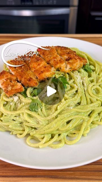 Karina Valladares on Instagram: "Green Spaghetti Espagueti Verde Pasta Mexicana. If you haven't tasted Espagueti Verde (Green Spaghetti) you're missing out! 😋 This easy and delicious Mexican dish features spaghetti in a creamy, non-spicy poblano sauce 🥰 Perfect as a side dish or the star of your meal. I hope you enjoy this recipe. Please comment down below what recipe you will like to see next. Also, check out our YouTube Channel for the full video and for more delicious recipes. Link in Bio 😊  SPAGHETTI VERDE INGREDIENTS: ► Some salt ► 1 lb. spaghetti ► 3 roasted poblano peppers ► 8 oz cream cheese ► 1/2 cup crema Mexicana ► 3/4 cup whole milk ► 1/4 small white onion ► 2 garlic cloves ► Small bunch of cilantro ► 2 tsp chicken bouillon ► Some butter ► Queso seco (grated dry white cheese Green Chicken Spaghetti Recipe, Spaghetti Verde Chile Poblano, Poblano Pepper Pasta Recipes, Verde Spaghetti Recipe, Green Spaghetti With Chicken, Green Spaghetti Recipe Mexican Video, Green Chicken Spaghetti, Green Pasta Recipe Mexican, Creamy Pasta Videos