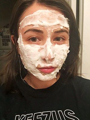 Allow me introduce you to the next generation of sheet masks: rubber masks. These genius formulas (which are also sometimes called modeling packs) are basically sheet masks that you build yourself. They start out... Strawberry Mask, Facial Ideas, Diy Inventions, Modeling Mask, Italian Beauty Secrets, Rubber Mask, French Beauty Secrets, Korean Beauty Secrets, Homemade Cosmetics