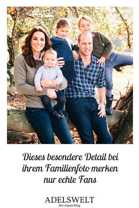 Der britische Palast hat eine neue Weihnachtskarte von Herzogin Kate und Prinz William mit ihren Kindern veröffentlicht. Bei dem süßen Familienporträt sticht ein Detail sofort ins Auge. Ducesa Kate, Vévodkyně Kate, Royal Family Christmas, Kate Middleton Family, Principe William Y Kate, Prinz George, Kate Und William, Duchesse Kate, Düşes Kate