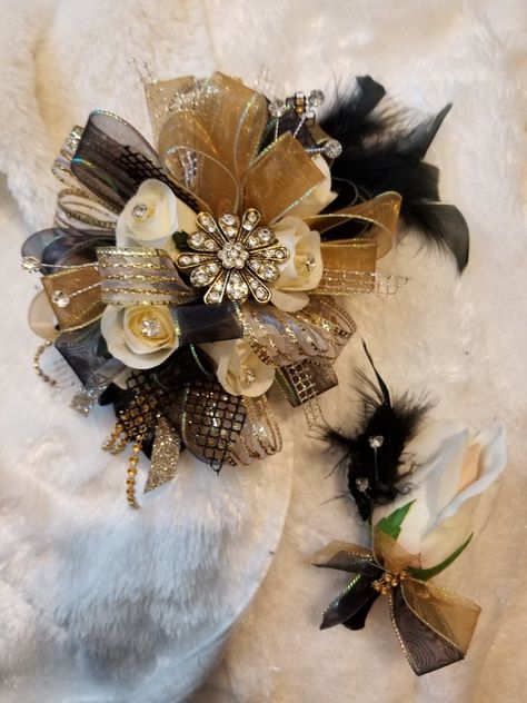 Prom Corsages 2022, Black And Gold Homecoming, Black And Gold Corsage, Black Corsage, Gold Corsage, Prom Flowers Corsage, Bridal Corsage, Prom Corsage And Boutonniere, Hair Clips Diy