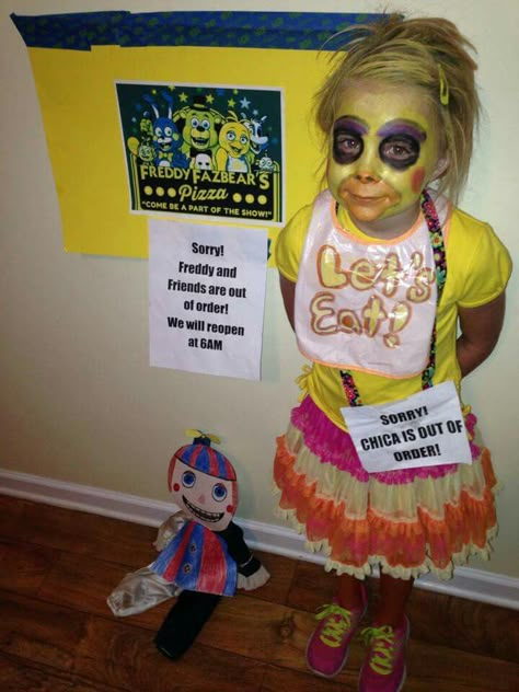 Diy 5 nights at freddy's chica costume Chica Halloween Costume Fnaf, Chica Makeup Fnaf, Chica Outfit Fnaf, Chica Fnaf Costume, Chica Costume Fnaf, Chica Inspired Outfits Fnaf, Freddy Fazbear Costume, Freddy Fazbear Makeup, Fnaf Costume Ideas