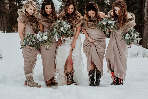 Dresses With Boots Winter, Bridesmaid Dresses With Boots, Winter Snow Wedding, Bridesmaid Winter, Wedding Snow, Dresses With Boots, Japan Wedding, Snow Wedding, Boots Winter