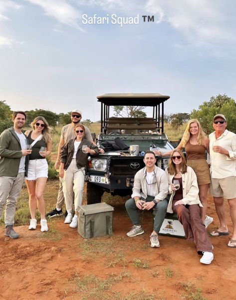 Safari Family Photoshoot, Africa Honeymoon Outfits, Cape Town Outfit Summer, Masai Mara Safari Outfit, Tagaytay Outfit Ideas, Safari Aesthetic Outfit, Safari Photo Ideas, Safari Adventure Outfit, Safari Fits