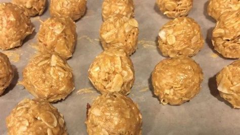 Peanut butter, oats, and coconut are formed into energy balls that are perfect for on-the-go snacking and fit into the Daniel Fast plan. Daniel Fast Snacks, 21 Day Daniel Fast, Daniel Fast Diet, Daniel Fast Meal Plan, Daniel Diet, Fast Snack, Peanut Butter Balls Recipe, Fast Desserts, Coconut Dessert