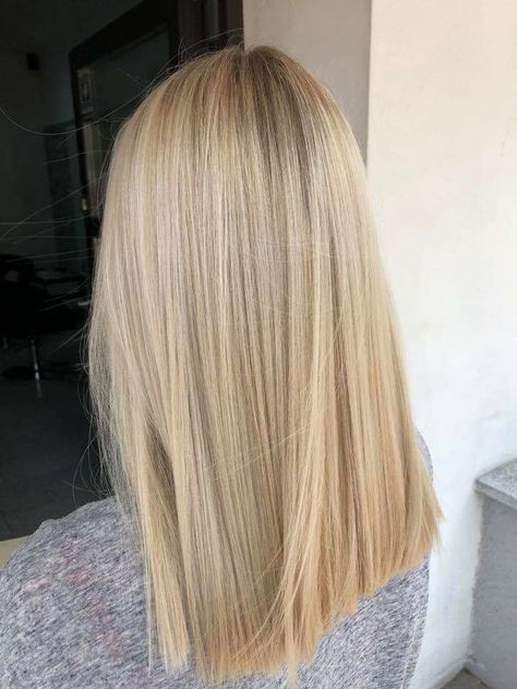 Straight Blonde Hair With Dark Roots, Below Shoulder Length Hair Blonde, Natural Blonde Straight Hair, Full Head Baby Lights, Root Blend Blonde Highlights, Oat Milk Blonde, Vanilla Blonde Hair Balayage, Total Blonde Hair, Ashy Beige Blonde Hair