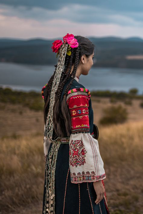 Bulgarian traditional hairstyle and clothing from Samokov area. Credit: Radostin Kitanov Bulgarian Hairstyles, Bulgaria Traditional Clothes, Traditional Bulgarian Clothing, Bulgarian Traditional Dress, Bulgarian Culture Aesthetic, Balkan Traditional Clothes, Slavic Traditional Clothes, Slavic Hairstyles, Bulgarian Aesthetic