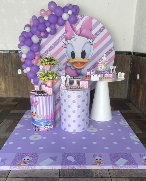 Daisy Duck Birthday Party Ideas, Daisy Duck Party, Minnie Y Daisy, Minnie Mouse Birthday Party Decorations, 2nd Birthday Party For Girl, Care Bear Birthday, Candy Birthday Cakes, Baby Daisy