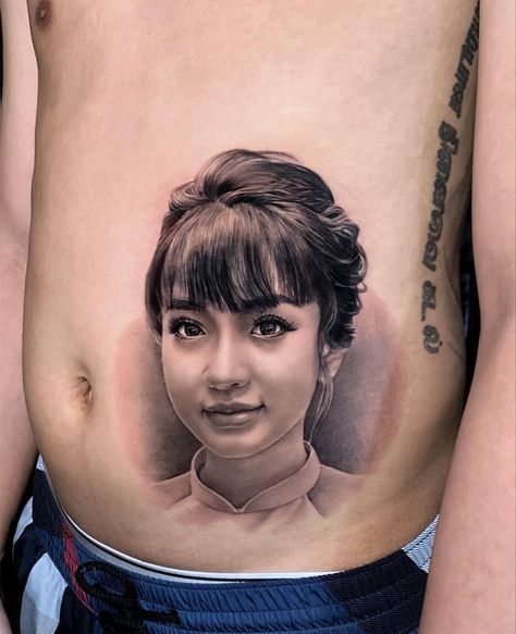 ပုံတူ Tattoo, Opaque Tattoo, Realistic Portrait Tattoo, Potrait Tattoo, Tattoo Real, Big Tattoos, Really Bad Tattoos, Portrait Realistic, Gray Tattoo