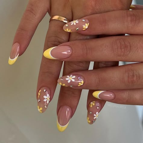 Kutek Disney, Unghie Sfumate, Yellow Nails Design, Daisy Nails, Smink Inspiration, Summery Nails, Neon Nails, Yellow Nails, Nail Designs Spring