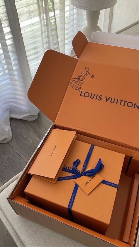 Louis Vuitton Box Packaging, Givenchy Irresistible, Unboxing Packaging, Luxury Birthday Gifts, Louis Vuitton Gifts, Luxury Birthday, Business Ideas Entrepreneur, Lovely Flowers Wallpaper, Easter Egg Crafts