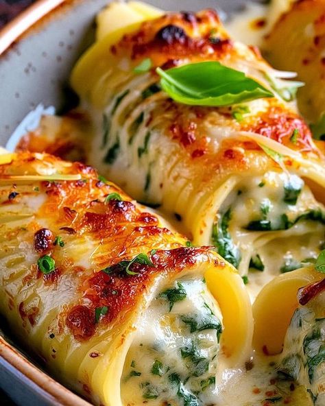 buddy Valastro | Cheesy Spinach Stuffed Shells | Facebook Cheesy Stuffed Shells, Nigella Lawson Recipes, Spinach Stuffed Shells, Gordon Ramsay Recipe, Cheesy Spinach, Jumbo Pasta Shells, Grandma Cooking, Shells Recipe, Pasta Shells