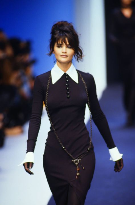 90s Office, High Fashion Runway, 90s Runway Fashion, Runway Fashion Couture, Original Supermodels, Runway Outfits, Helena Christensen, 90s Fashion Outfits, Look Chic