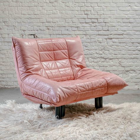 Listed on VNTG.com: Rare pink one seater by Rolf Benz, 1980s | #vntg #vintage 1980s Furniture, Theatre Production, Art Deco Armchair, Barcelona Chair, Easy Chair, Cabinet Makers, Eames Lounge Chair, Folding Chair, Pink Leather