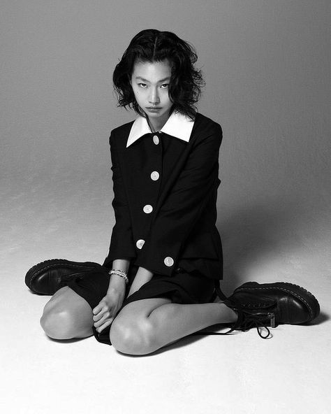 ❦ on Twitter: "hoyeon jung for dazed korea february21 by yeongjun kim… " Hoyeon Jung, Dazed Korea, Mode Editorials, Photographie Portrait Inspiration, 사진 촬영 포즈, Female Pose Reference, Anatomy Poses, Body Reference Poses, Woman Sitting