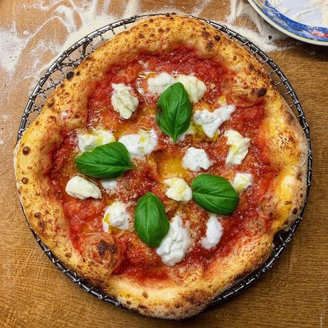 Poolish Recipe, Neapolitan Pizza Dough Recipe, Neapolitanische Pizza, Neapolitan Pizza, Perfect Pizza, Pizza Peel, Pizza Bake, Pizza Recipes Dough, Pizza Stone