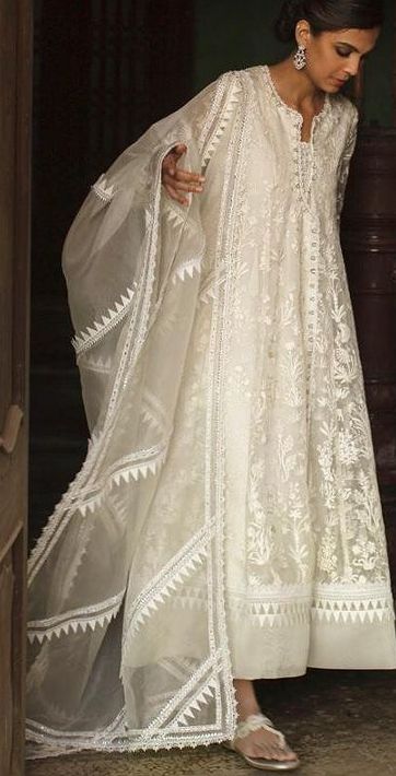 Floral And Fauna, Nida Azwer, White Dupatta, Long Frock, Pakistani Dresses Casual, Pakistani Fashion Party Wear, Salwar Kamiz, Crochet Lace Pattern, Desi Style