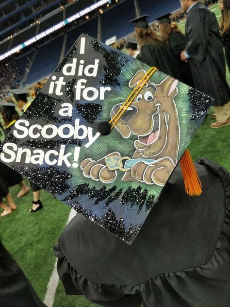 Graduation Cap Friends Tv Show, Meme Grad Cap Ideas, Graduation Cap Designs Sports, Shrek Graduation Cap, Horror Graduation Cap, Unique Graduation Cap Designs College, Graduation Cap Designs Boys, High School Grad Cap Ideas Senior Year, Graduation Cap Ideas For Guys