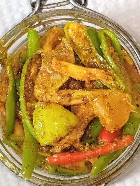 Nimbu Adrak Mirch ka Achar: Lemon Ginger Green Chili Pickle. Tangy lemon, ginger and green chilli pickle recipe. Video included. Mirch Ka Achar, Chilli Pickle Recipe, Lemon Pickle Recipe, Pickle Mango Recipe, Green Chilli Pickle, Pickled Mango, Chilli Pickle, Lemon Pickle, Punjabi Food