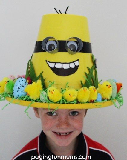 Angry Birds Easter Hat Boys Easter Hat, Easter Bonnet Ideas, Easter Bonnets For Boys, Easter Hat Parade, Diy Minions, Easter Bonnets, Easter Games For Kids, Parade Ideas, Crazy Hat