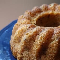 Try Plum Nutty Cake! You'll just need 4 cups self rising flour, 2 cups sugar, 2 tsp. cinnamon, 2 tsp. cloves, 6 eggs, 2 cups oil, 2 jars junior size plum... Ricotta Bundt Cake, Strawberry Ricotta, Healthy Family Recipes, Desserts Healthy, Plum Cake, Bundt Cakes Recipes, Monkey Bread, Healthy Family, Strawberry Recipes