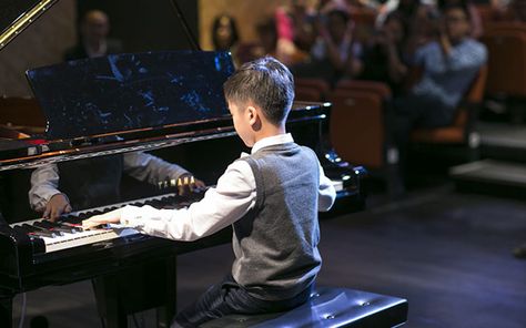 Piano recitals are actually good opportunities for piano students to bring their skills to the next level, and they are an important platform for boosting their confidence. In fact, the benefits of piano recitals and public performances for pianists are priceless, period. Here are the top 20 reasons why performing at recitals is important. Piano Recital, Piano Practice, Piano Studio, Parent Support, Piano Teacher, Music School, Speaking Skills, Clear Mind, Teaching Music