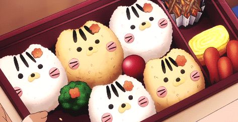 tumblr_mlj9iqQMvy1qejvrxo1_500.gif (500×257) Anime Bento, Anime Gifs, Kawaii Food, Anime Gifts, Food Drawing, Food Illustrations, Bento Box, Anime Scenery, Cute Food