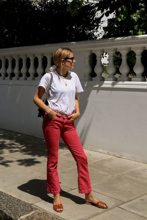 Summer in the City Red Flats Outfit, Red Jeans Outfit, Flat Sandals Outfit, Outfit Patterns, Fall Denim Trends, Fashion Me Now, Slides Outfit, Summer In The City, Sandals Outfit