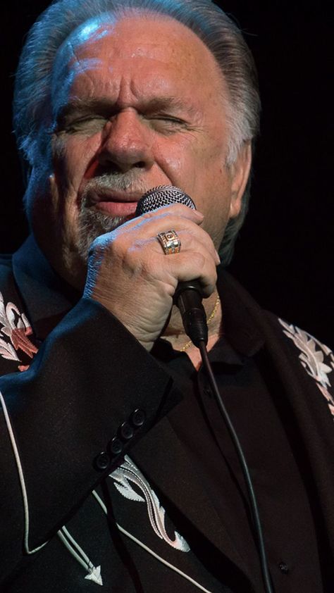 Gene Watson Songs That Became The Standard Bearer For Genuine, Traditional Country Music Gene Watson, Texas Traditions, Ray Price, Texas Music, The Heir, Texas Country, George Jones, Country Music Stars, Concert Photography