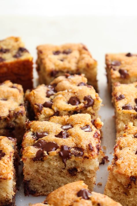 Choc Chip Recipes, Snack Cake Recipes 8x8, Snack Cake Recipes, Chocolate Chip Snack Cake, Easy Chocolate Chip Cake, Tin Cakes, Snack Cake Recipe, Chocolate Chip Cake Recipe, Chocolate Snack Cake