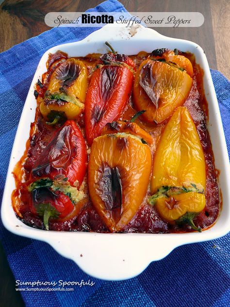 Spinach Ricotta Stuffed Peppers ~ Sumptuous Spoonfuls #healthy #cheese #stuffed #peppers #recipe Basil Goat Cheese, Ricotta Lasagna, Stuffed Veggies, Sweet Pepper Recipes, Italian Chicken Sausage, Cheesy Potato, Spinach Ricotta, Cheese Stuffed Peppers, Chicken Healthy