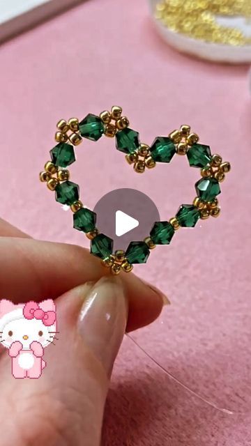 Beaded Heart Pendant, Heart Beads Pattern, How To Make Heart With Beads, Beads Heart Tutorial, Beading Bracelets Ideas, Heart Beads Tutorial, Bicone Beads Pattern, Bead Ideas Crafts, Diy Beaded Jewelry Tutorials