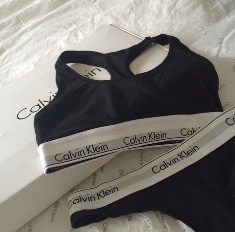 pinterest// OFFiCiALViLLAiN Ck Outfit, Calvin Klein Outfits, Intimo Calvin Klein, Calvin Klien, Cute Lingerie, Sport Bh, Bras And Panties, Athletic Tank Tops, Bathing Suits