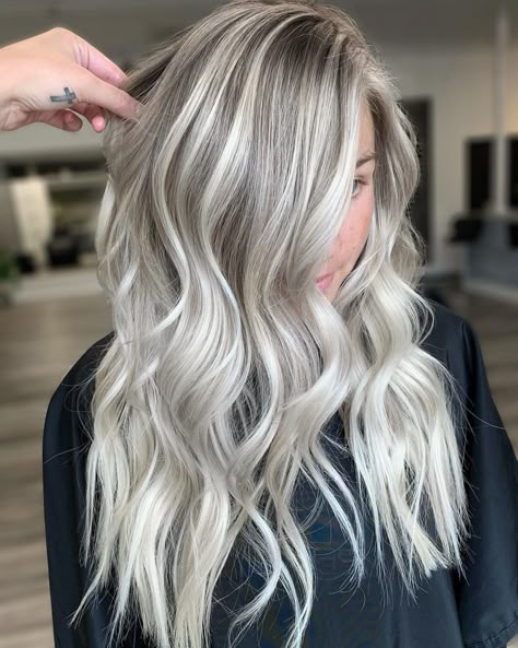 Blonde Hair Trends, Silver Hair Color Ideas, Ice Blonde Hair, Tan Skin Blonde Hair, Grey Blonde Hair, Ash Blonde Hair Colour, Icy Blonde Hair, Silver Blonde Hair, Tone Skin