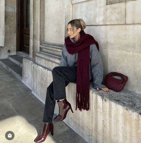 Burgundy Boots Outfit, Winter Boots Outfits, Burgundy Outfit, Burgundy Boots, Winter Attire, Winter Outfits Cold, Cozy Winter Outfits, Heels Outfits, Grey Outfit