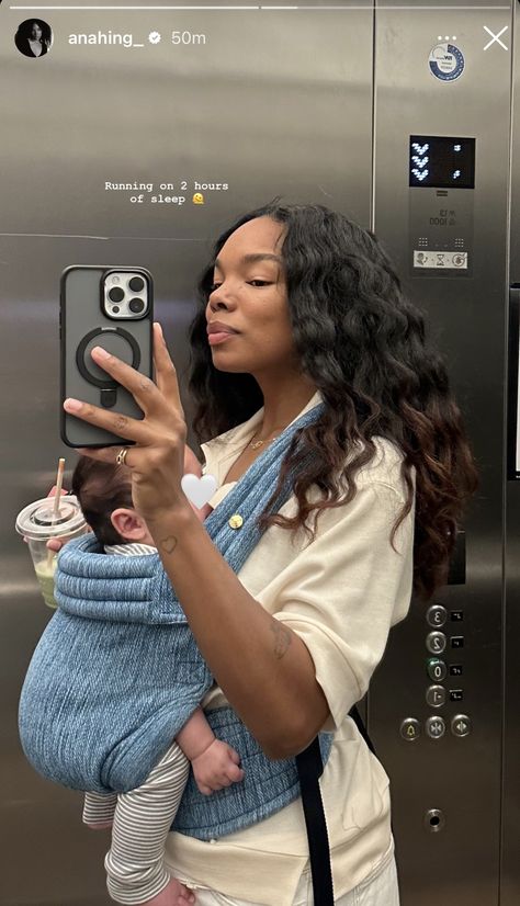 Black Women Pregnant, Mother Goals, Mother Baby Photography, Two Moms, Black Motherhood, Mommy And Baby Pictures, Pregnancy Goals, Mommy Moments, Pretty Pregnant